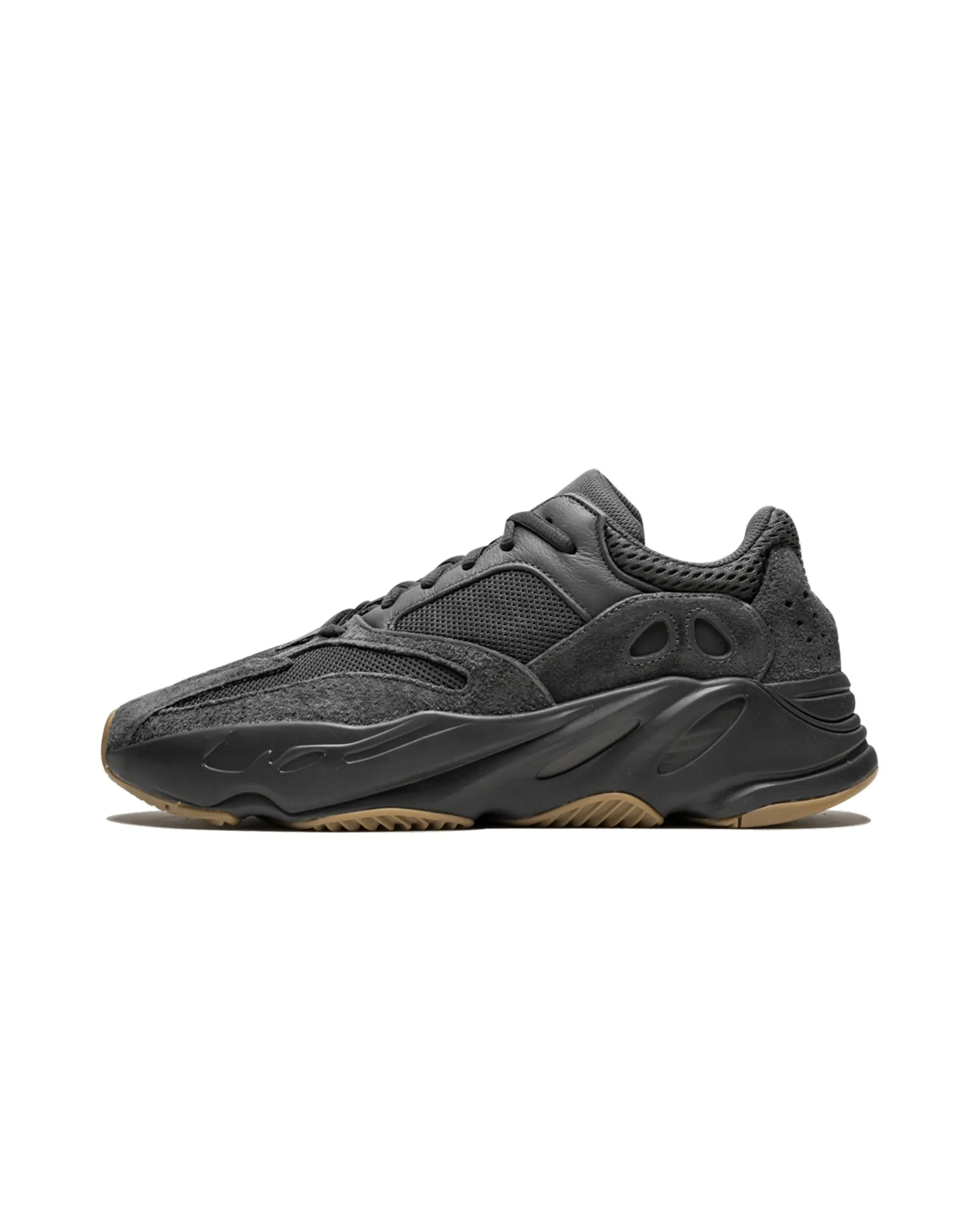 adidas Yeezy Boost 700 Utility Black beach equipment
