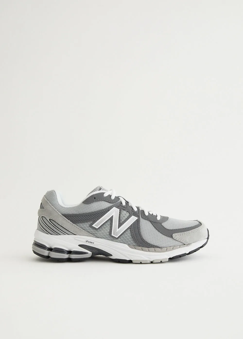 Streamlined silhouette x New Balance 860v2 'Grey' Sneakers