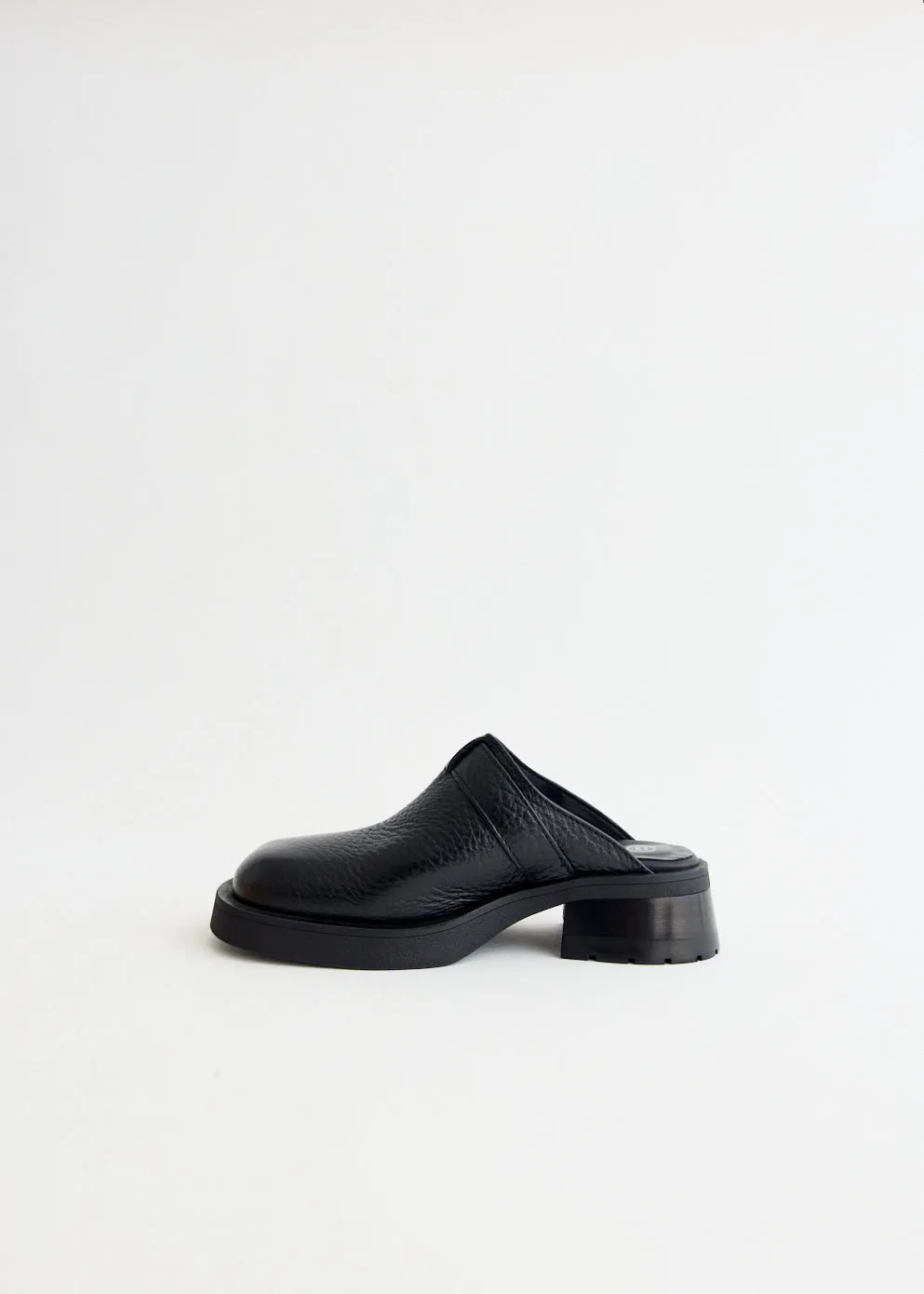 Aroa Mules Chic Outfit