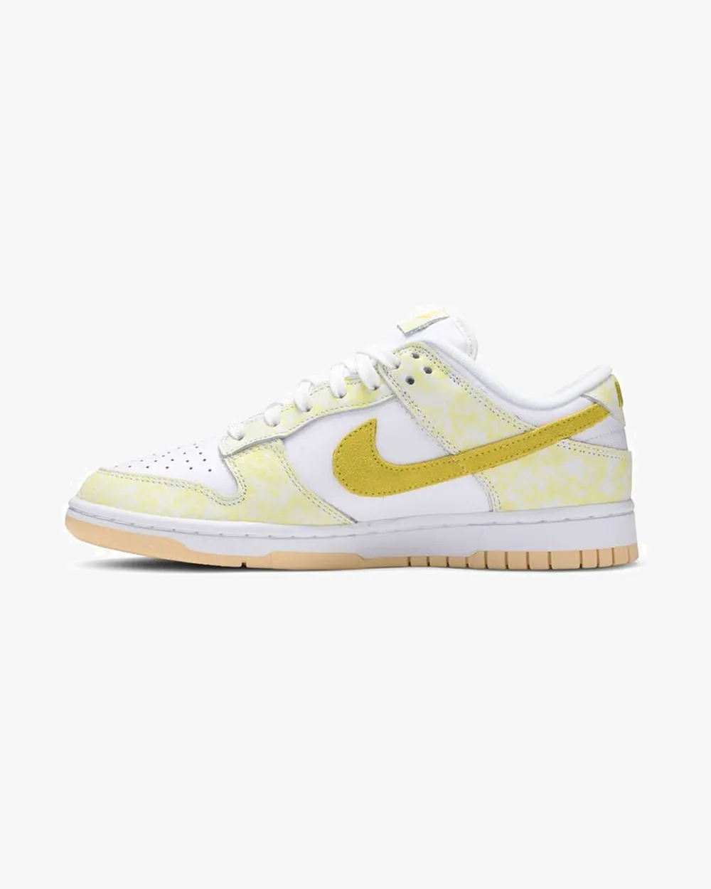 Stable Step Holiday Style NIKE DUNK LOW WMNS YELLOW STRIKE