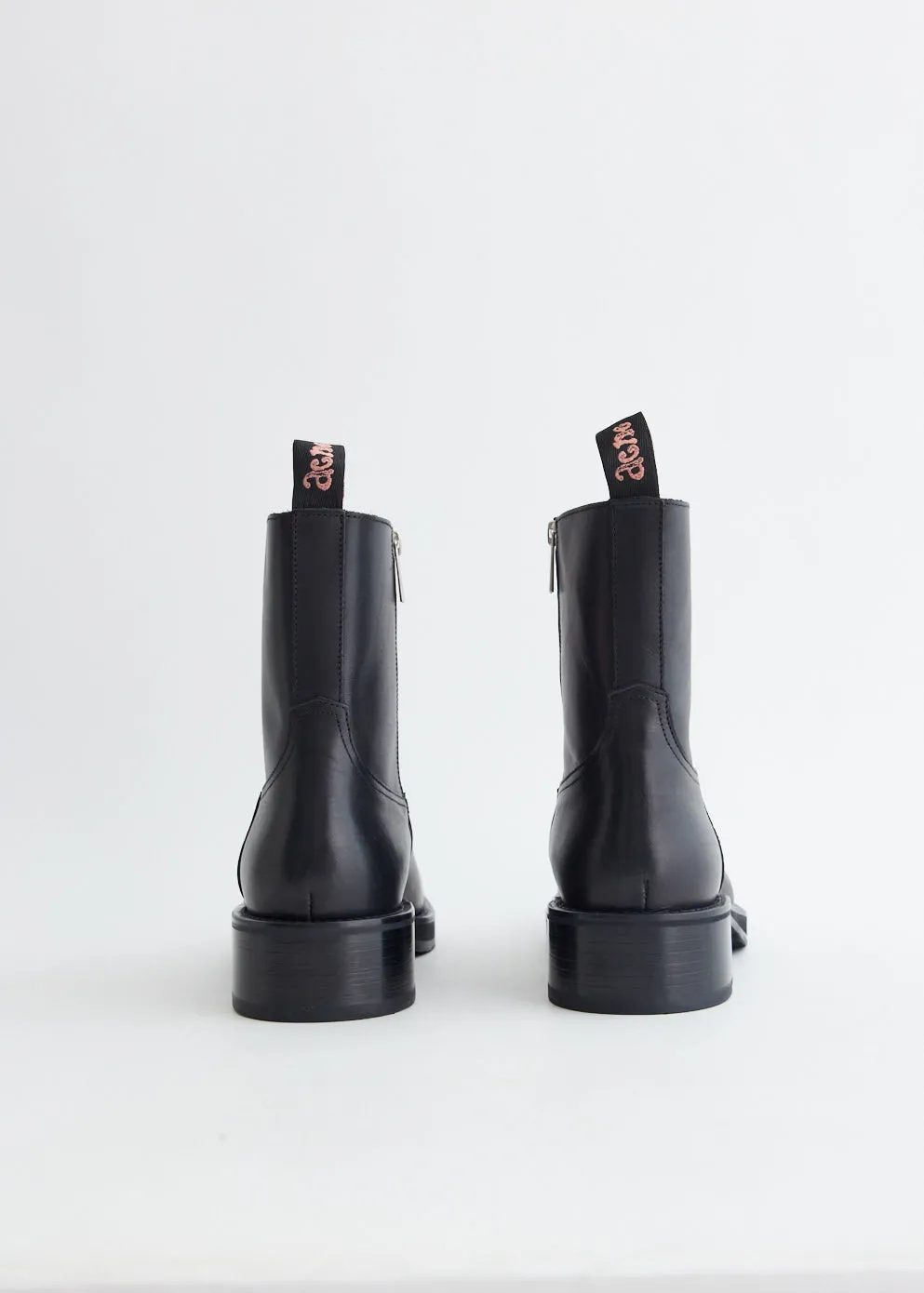 Besare Glossed Boots walkers'