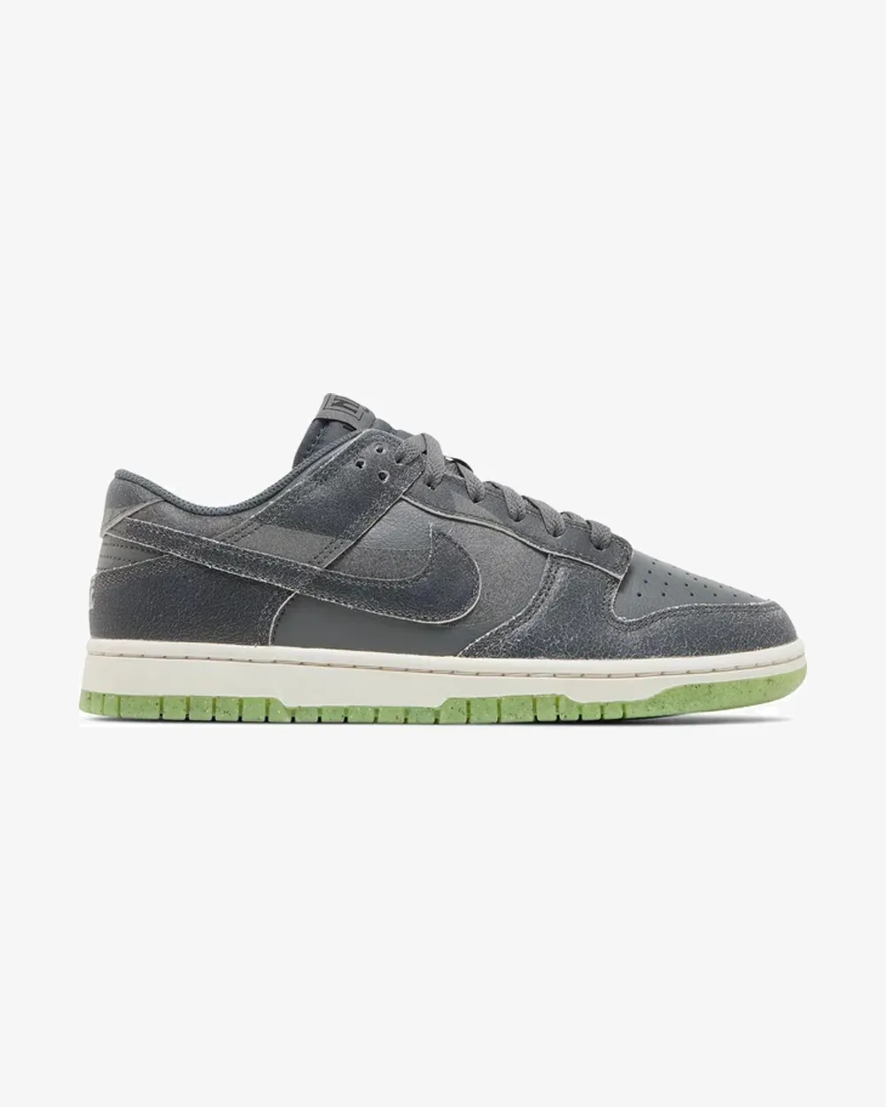 NIKE DUNK LOW RETRO PRM HALLOWEEN 2022 Group Hike