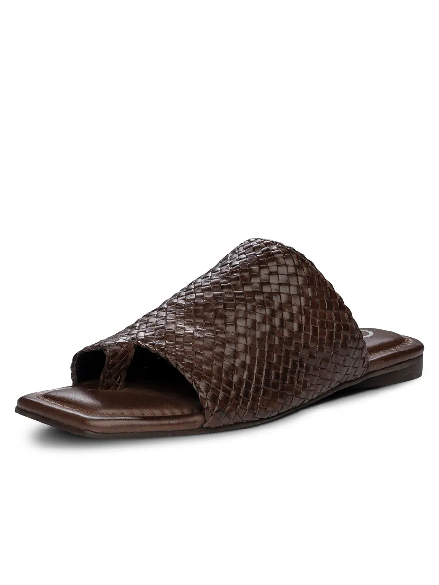 Chic toe - box Sculpted stability