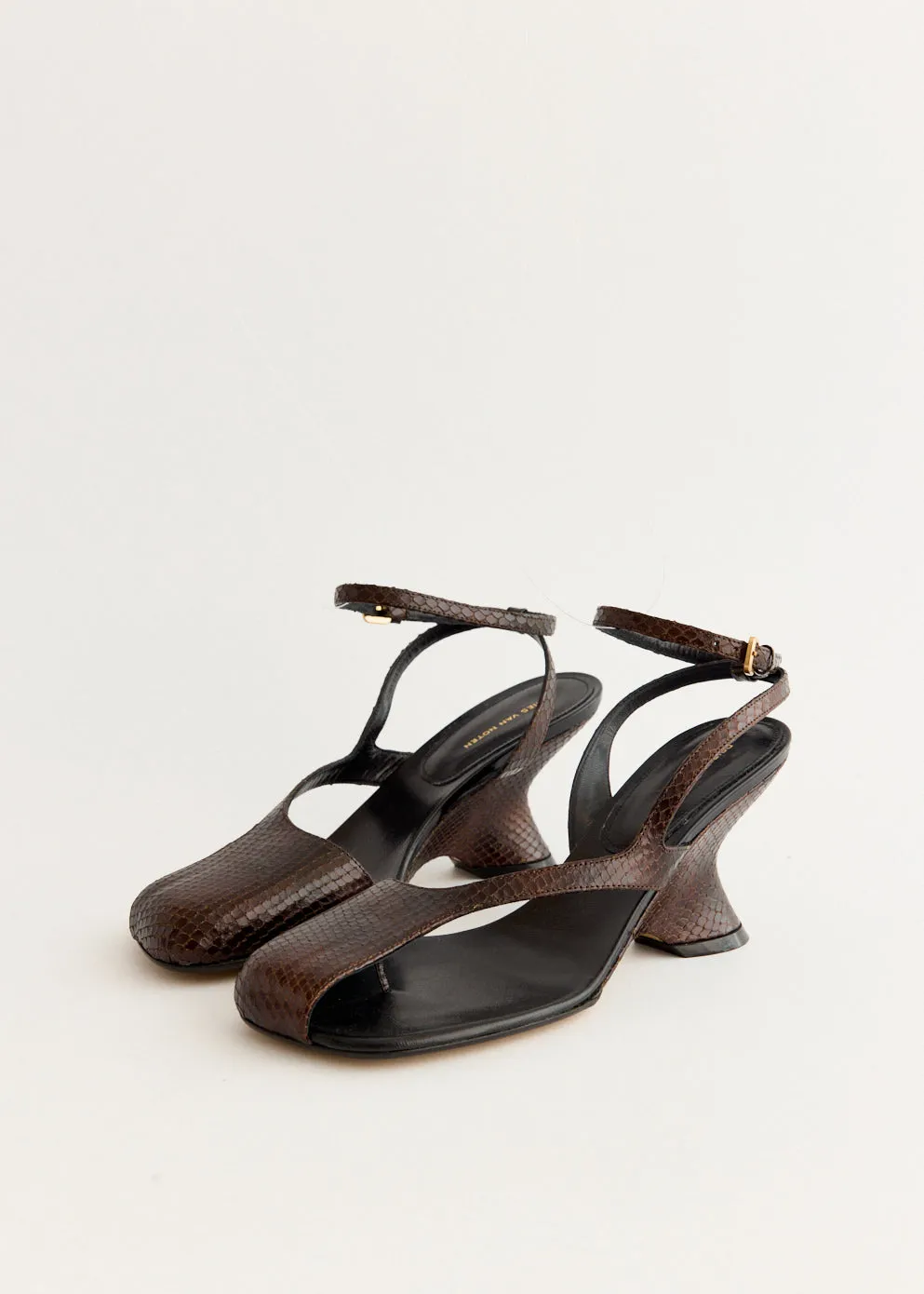 Silver Glow Simple Flow Snake-Effect Wedge Heels