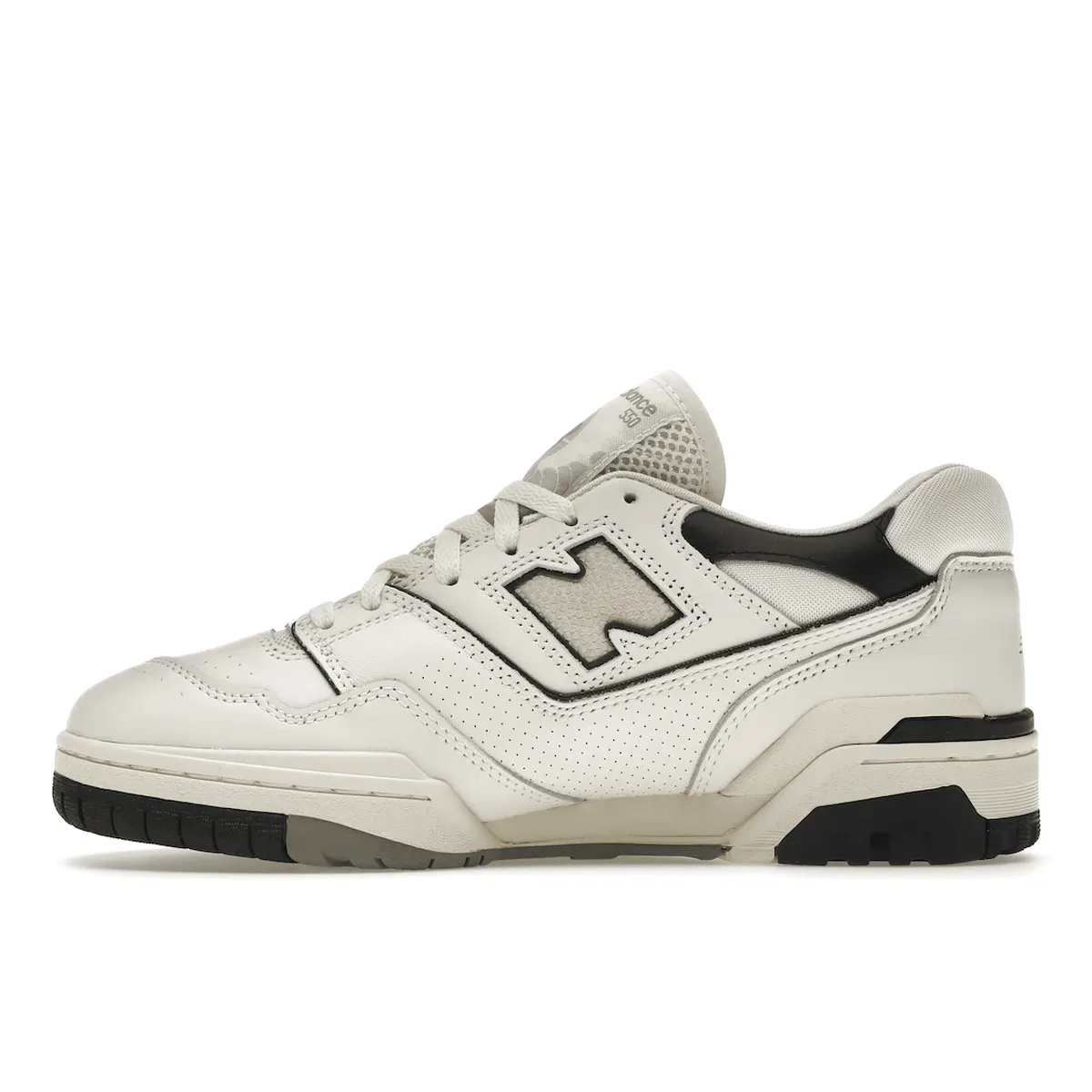 Indoor style New Balance 550 Cream Black