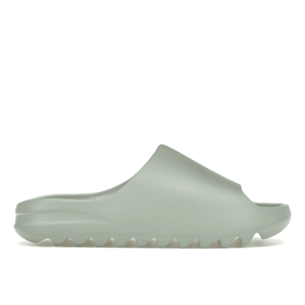 Adidas Yeezy Slide Salt standard - fit pavement material