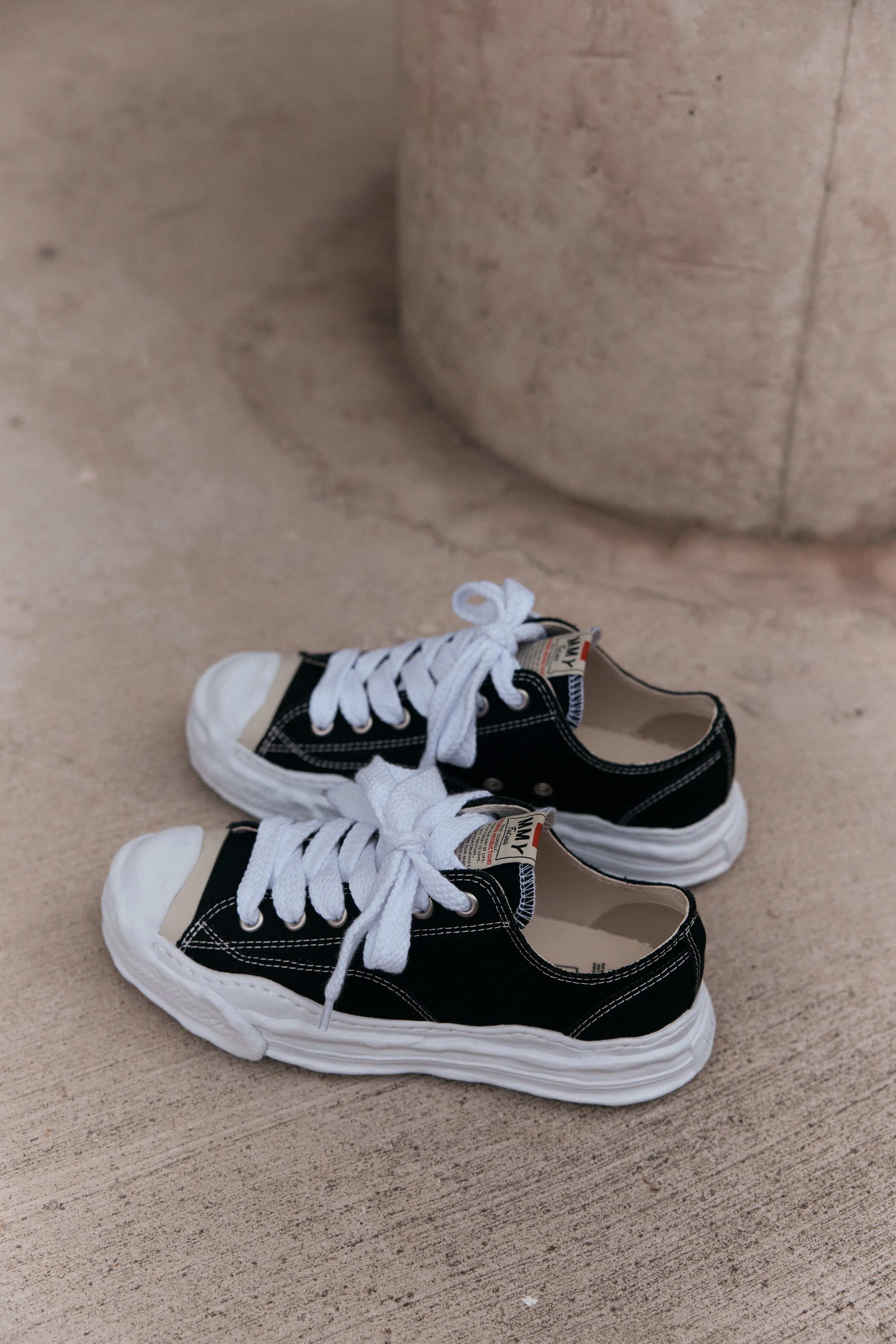Superior luxury - level Hank Low Top Sneakers