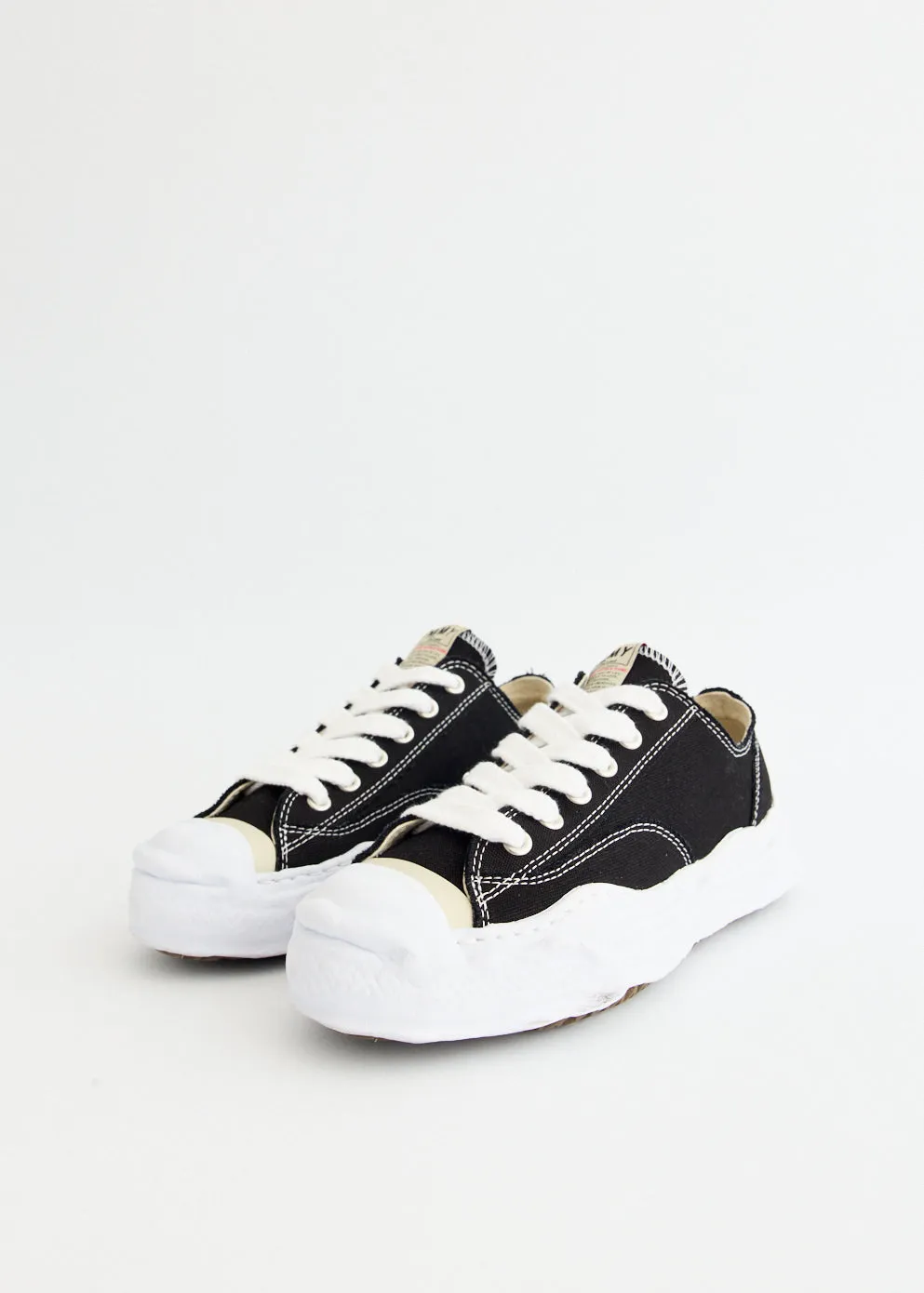 Structured ease Zip Closure Hank Low Top Sneakers