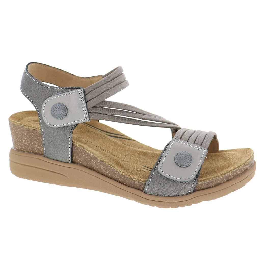 Metal Ring Comfortable Beach Shoes Womens Biza Saint in Bronze Multi