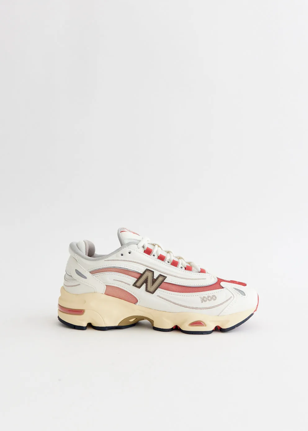 1000 'Astro Dust' Sneakers Pilates practitioners' flexibility