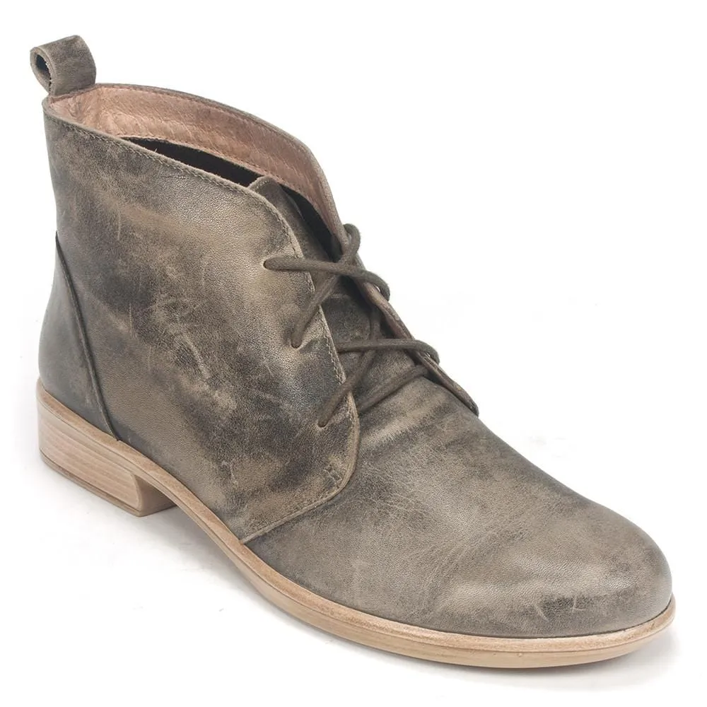 Round - toe silhouette Levanto Ankle Boot (26024)