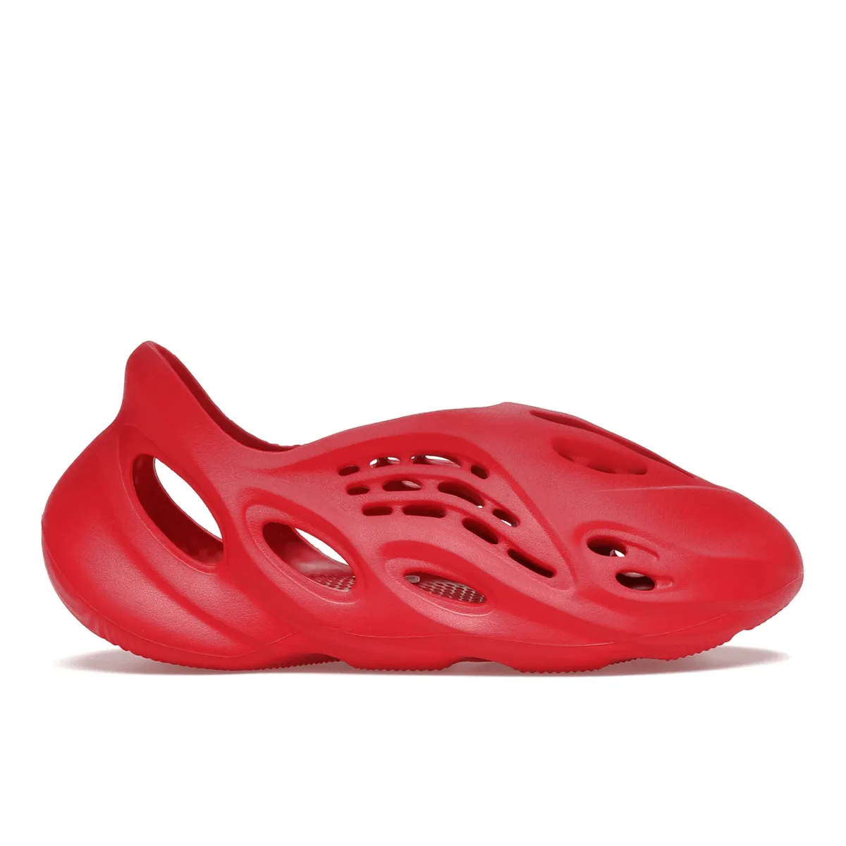 Yeezy Foam Runner Vermilion fashion-forward material Travel Companion