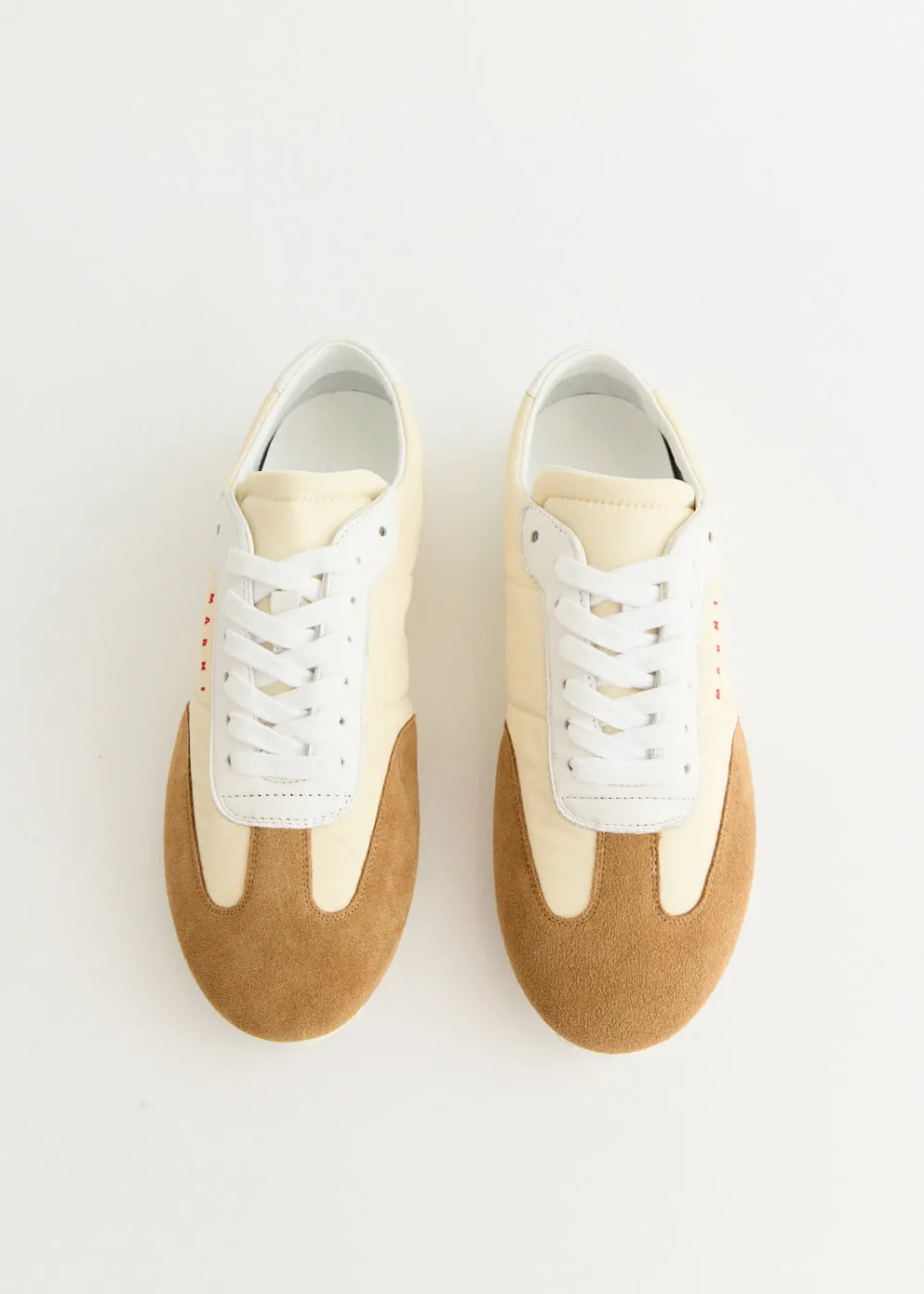 Sneakers Lace Up Style