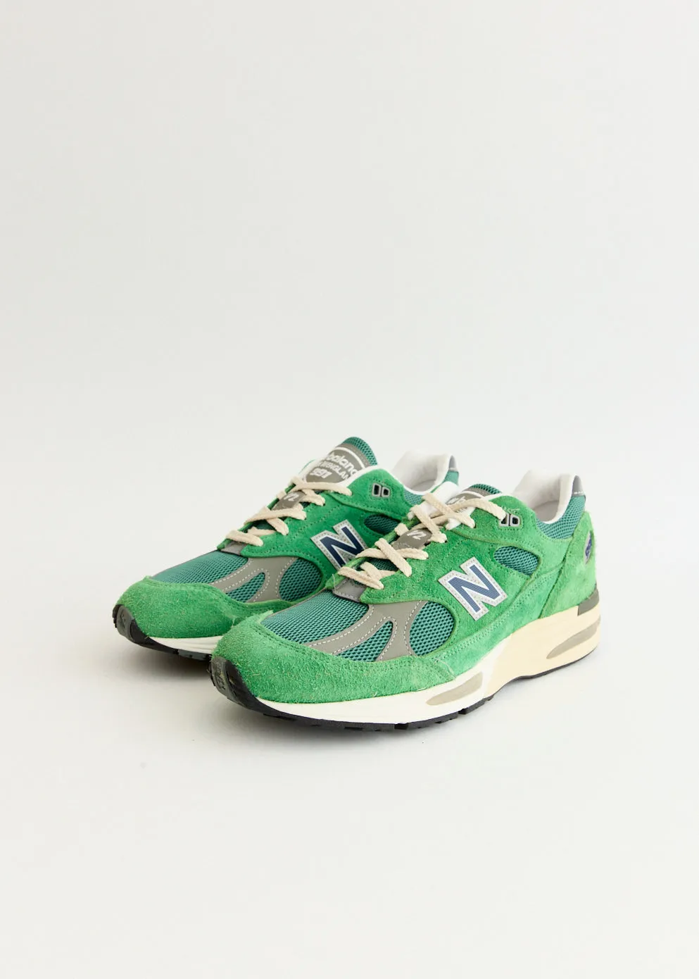 modern user teenagers' MADE in UK 991v2 'Mineral Green' Sneakers