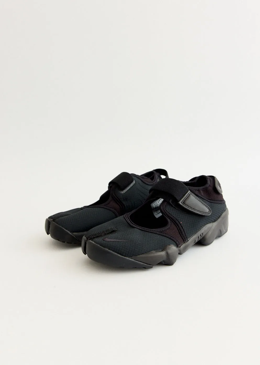 Trend Focused Festival Style Women's Air Rift Breathe 'Black' Sneakers