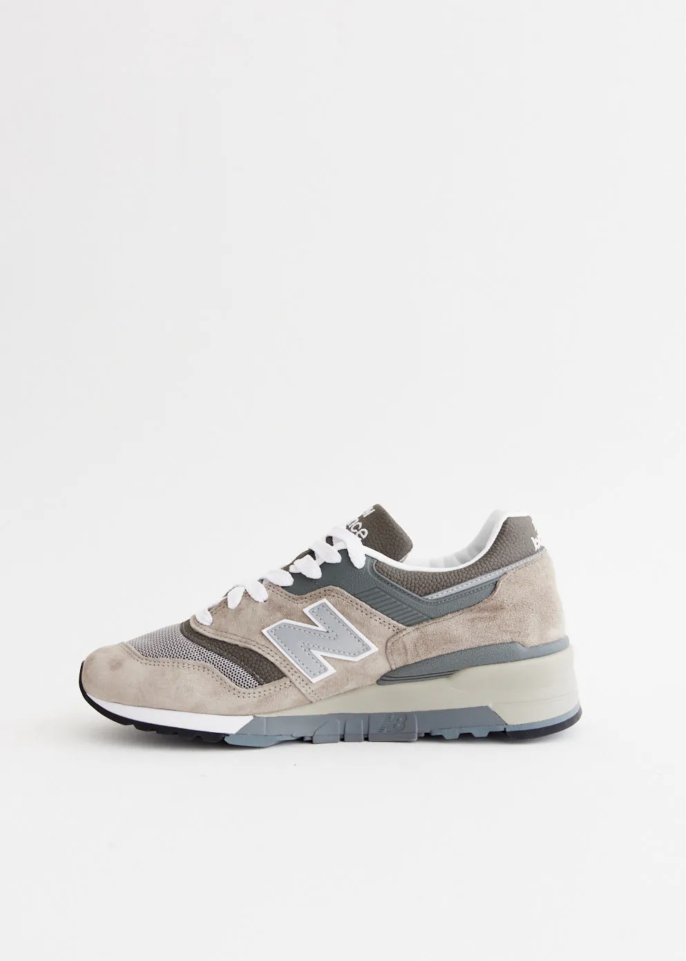 Shock-absorbent cushioning MADE in USA 997 'Grey' Sneakers