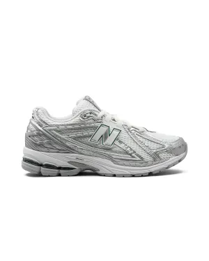 concrete terrain closed - toe New Balance 1906R Silver Metallic Sea Salt