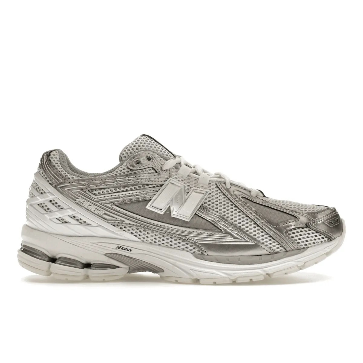 solo walk for dirt trails New Balance 1906R Urbancore Silver