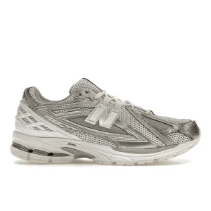 solo walk for dirt trails New Balance 1906R Urbancore Silver