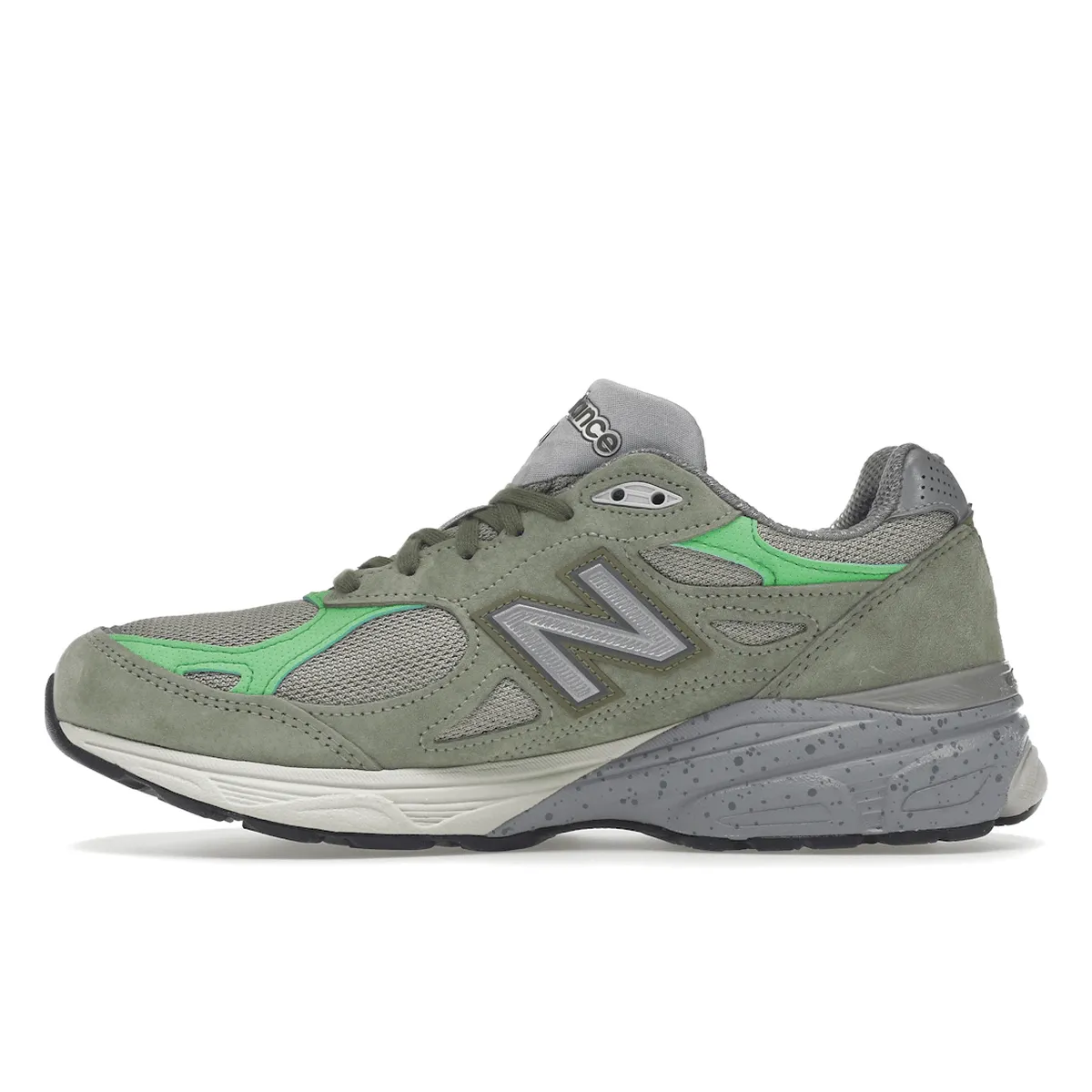 New Balance 990v3 MiUSA Patta Keep Your Family Close indoor material
