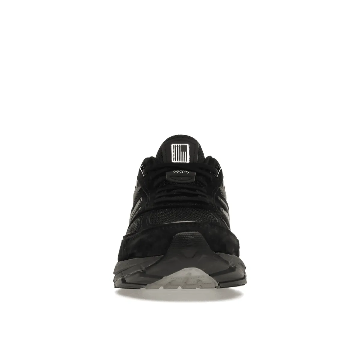Completing sand - shedding sole New Balance 990v5 Black