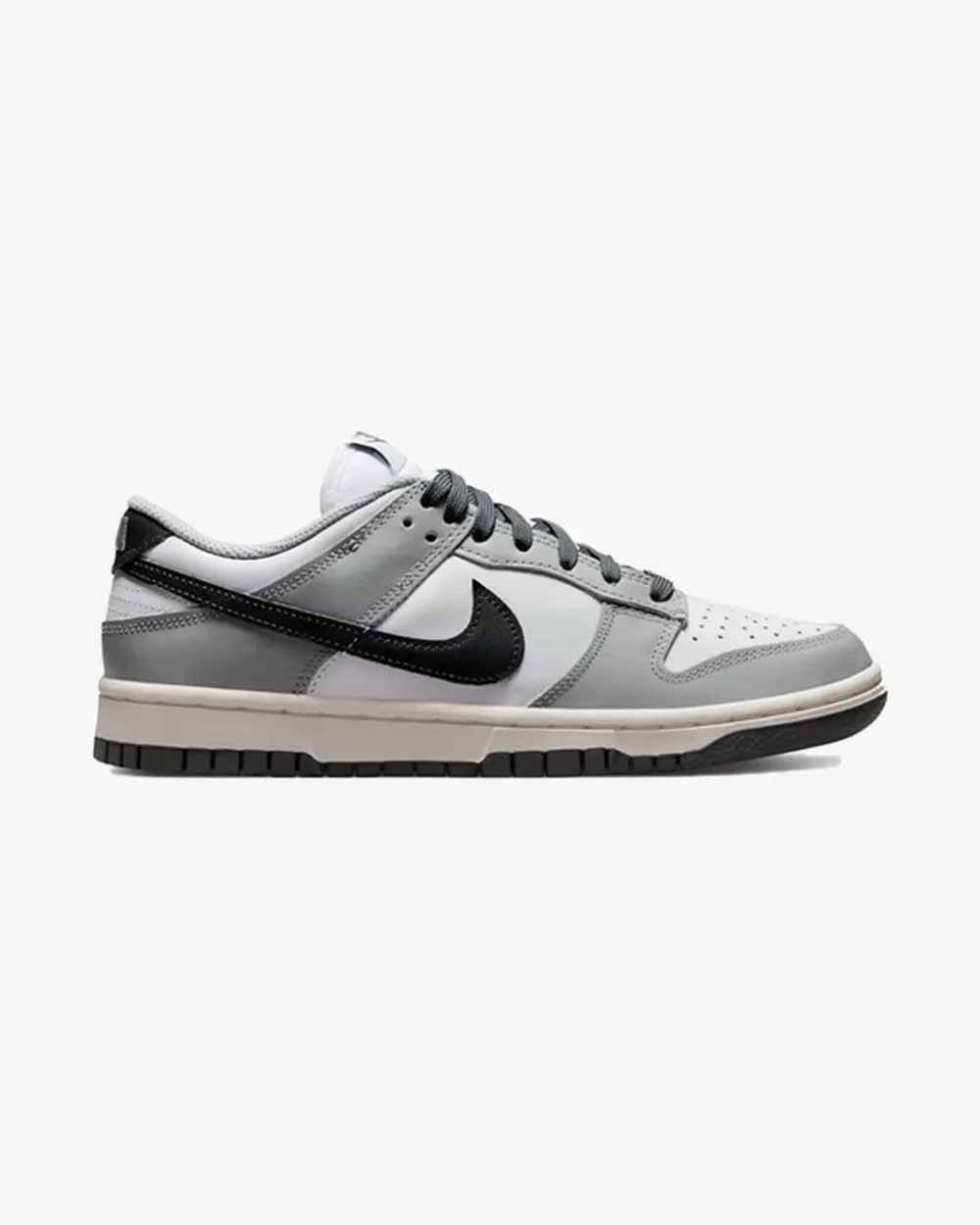 NIKE DUNK LOW WMNS LIGHT SMOKE GREY Day Style