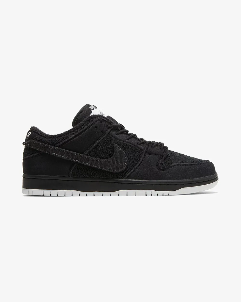 NIKE SB DUNK LOW PRO 'GNARHUNTERS' Water   Resistant
