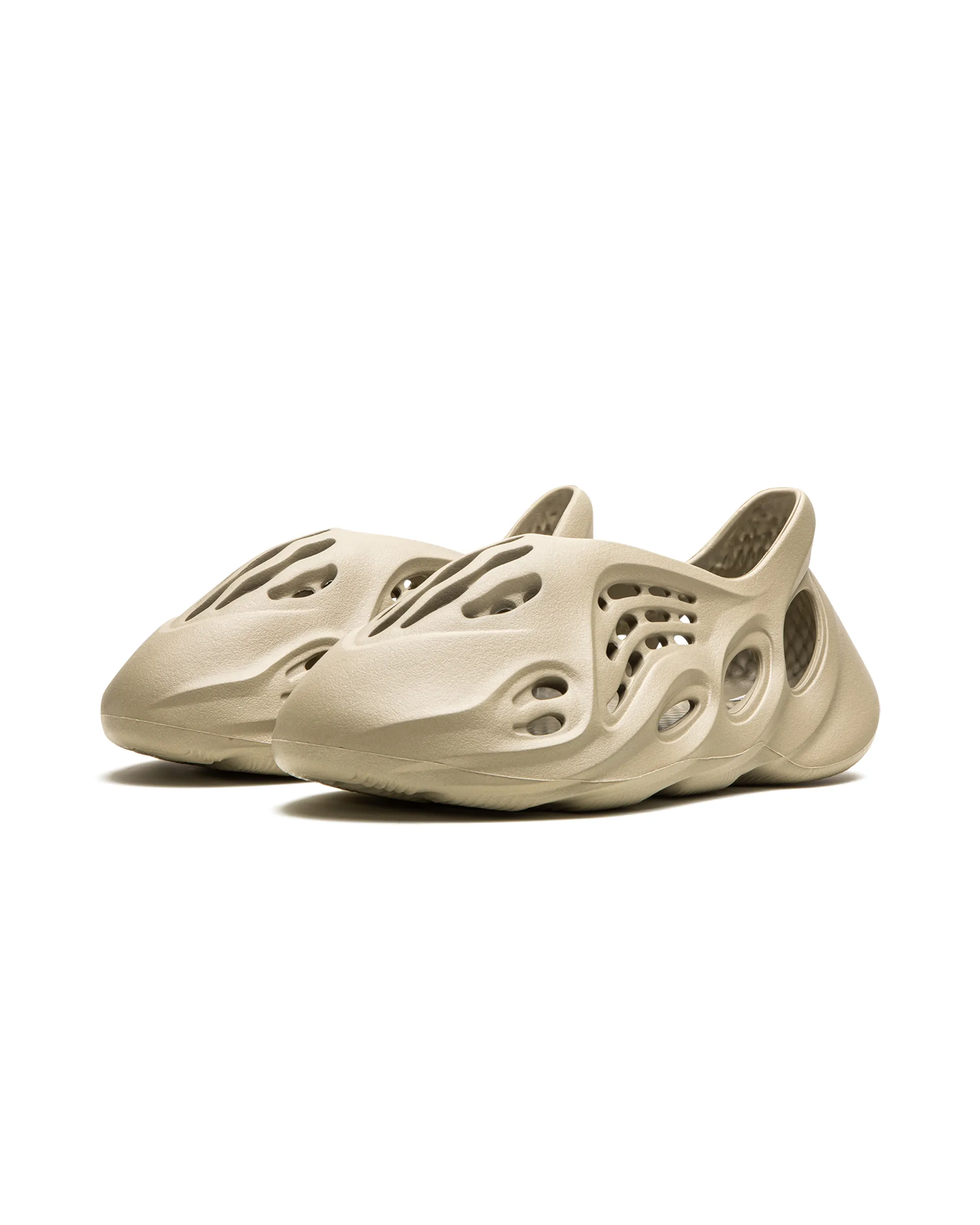Track spikes alternative adidas Yeezy Foam RNR Stone Salt