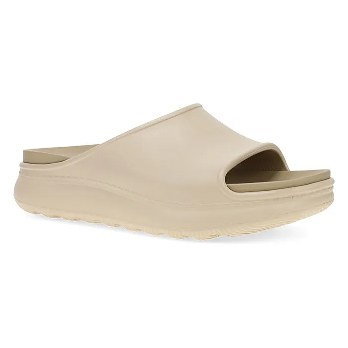 No-Fuss Wear Trail Ready Womens Dansko Devyn in Sand