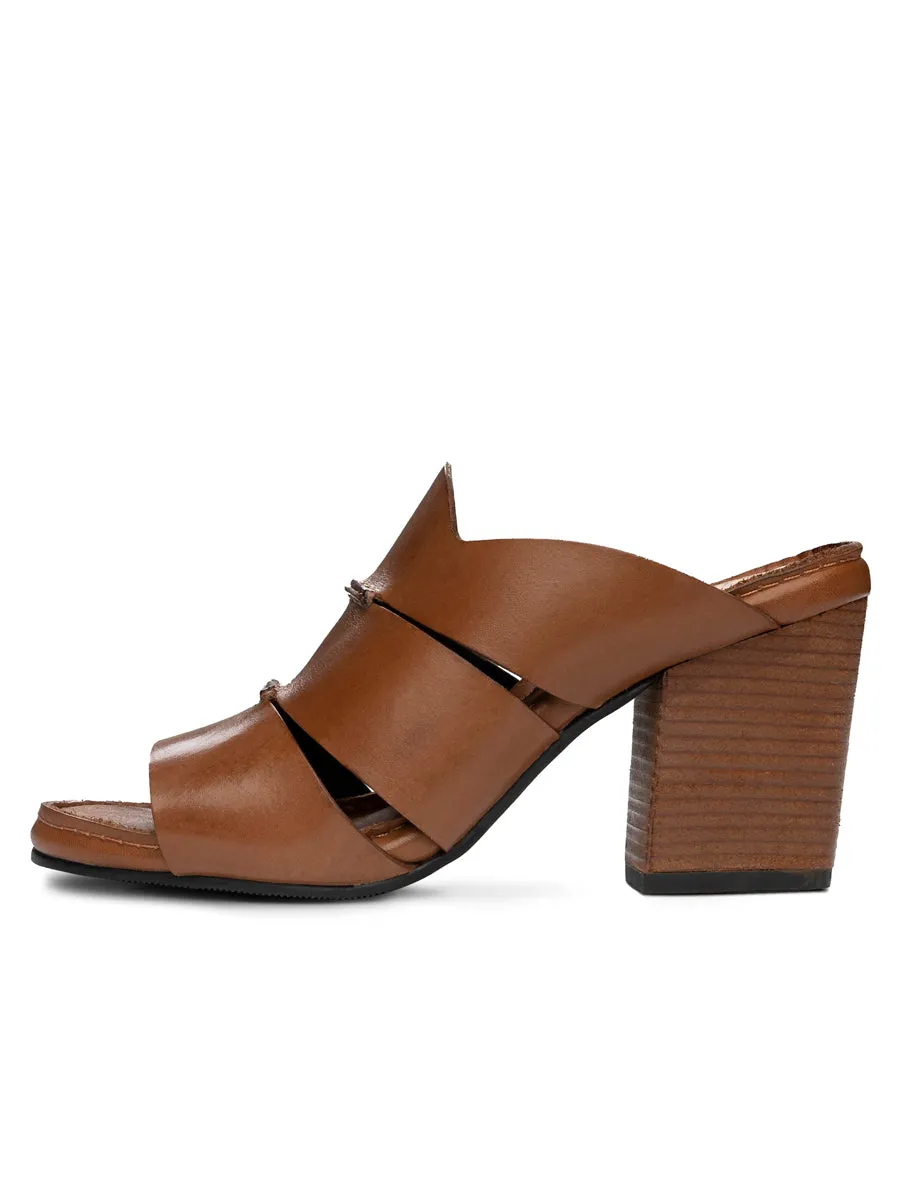 Seamingly strap - on style