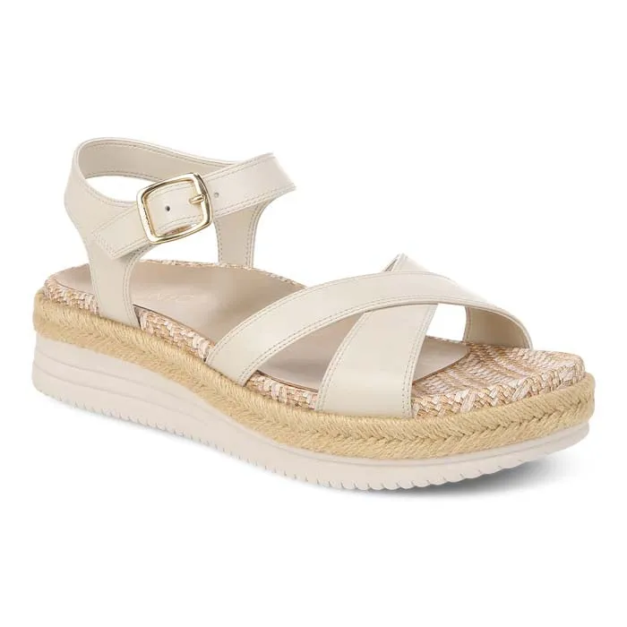 Breathable Walking Shoes Womens Vionic Mar in Camel