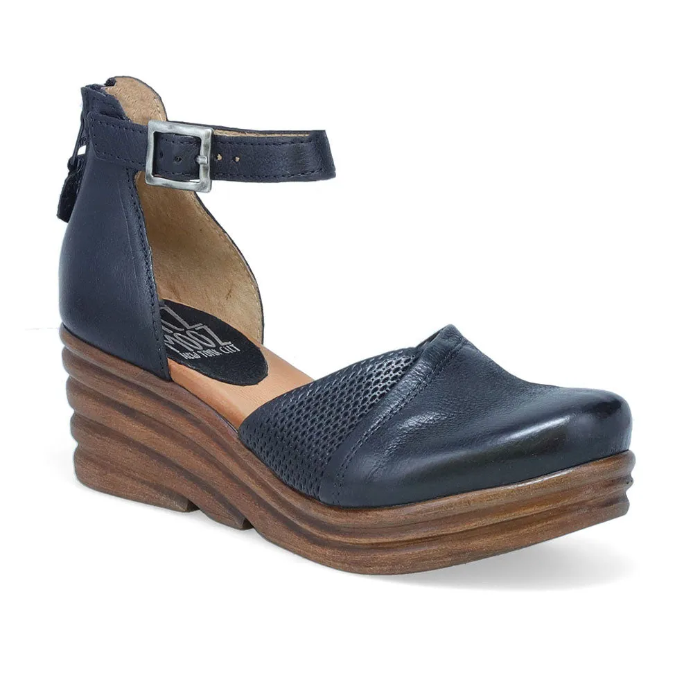 Acadia Wedge Sandal therapeutic - benefit - level