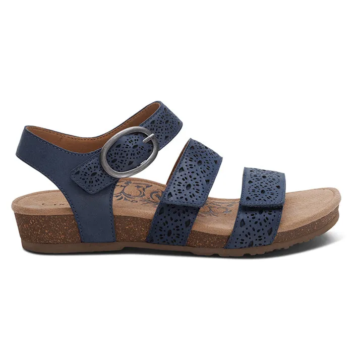 Versatile Design Womens Aetrex Lilly Cutout in Navy