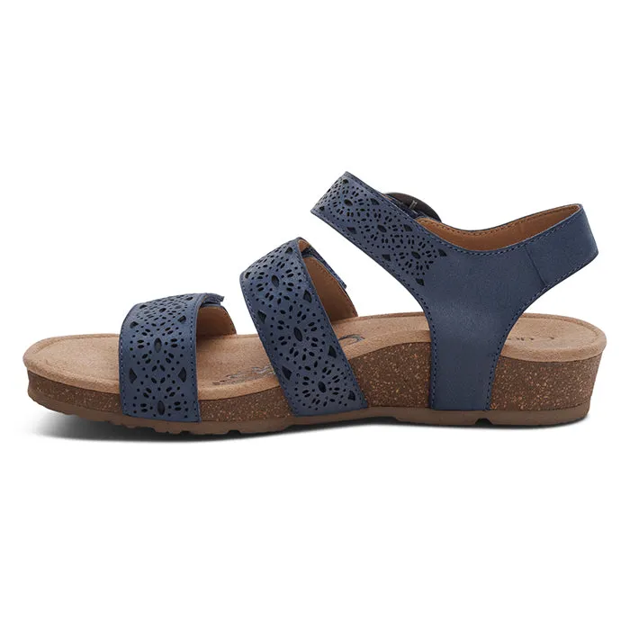Womens Aetrex Lilly Cutout in Navy Hot Day