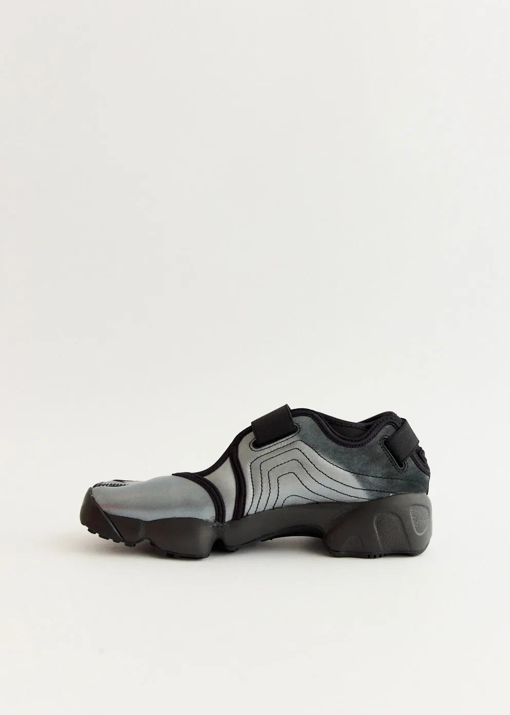 Ergonomic Feel Women's Air Rift Breathe 'Metallic Silver Black' Sneakers