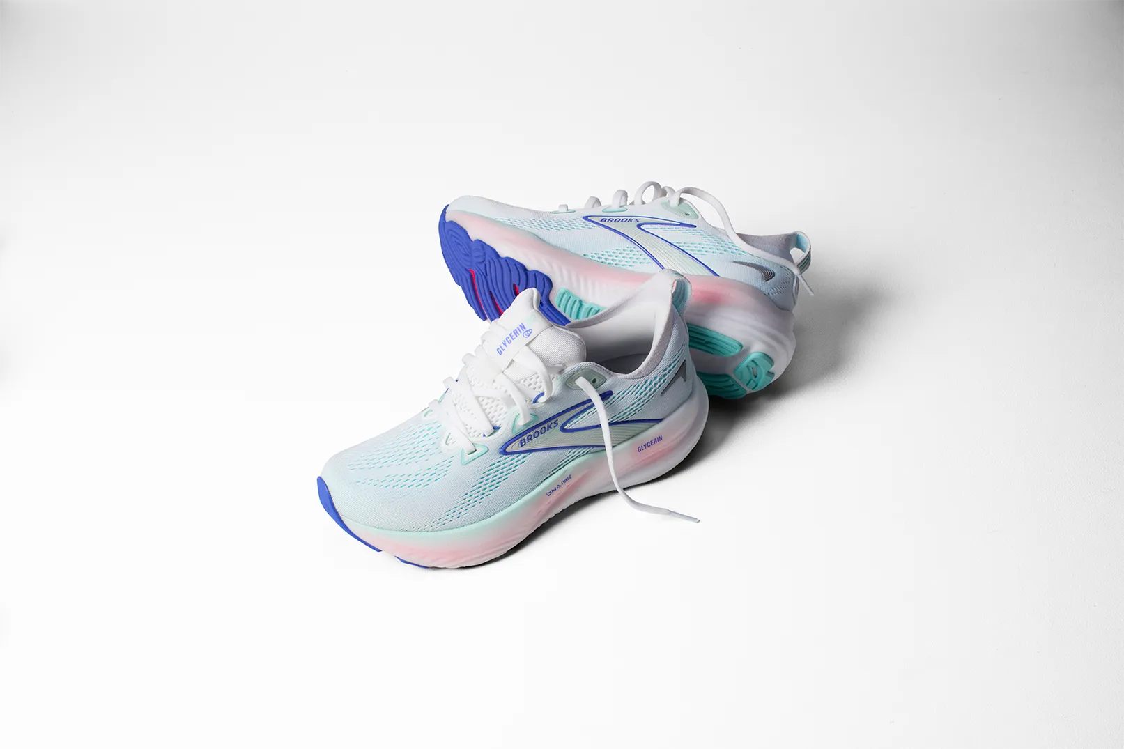 running on grass Women's Glycerin 22 - White / Limpet Shell / Amparo Blue