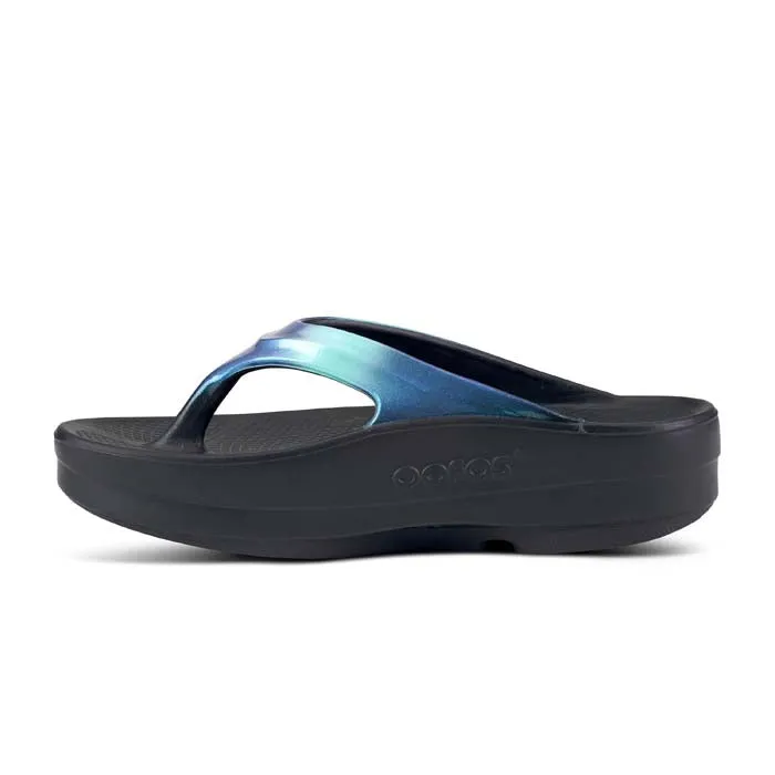 Style Match light shoes Womens Oofos Oomega Oolala Luxe in Atlantis
