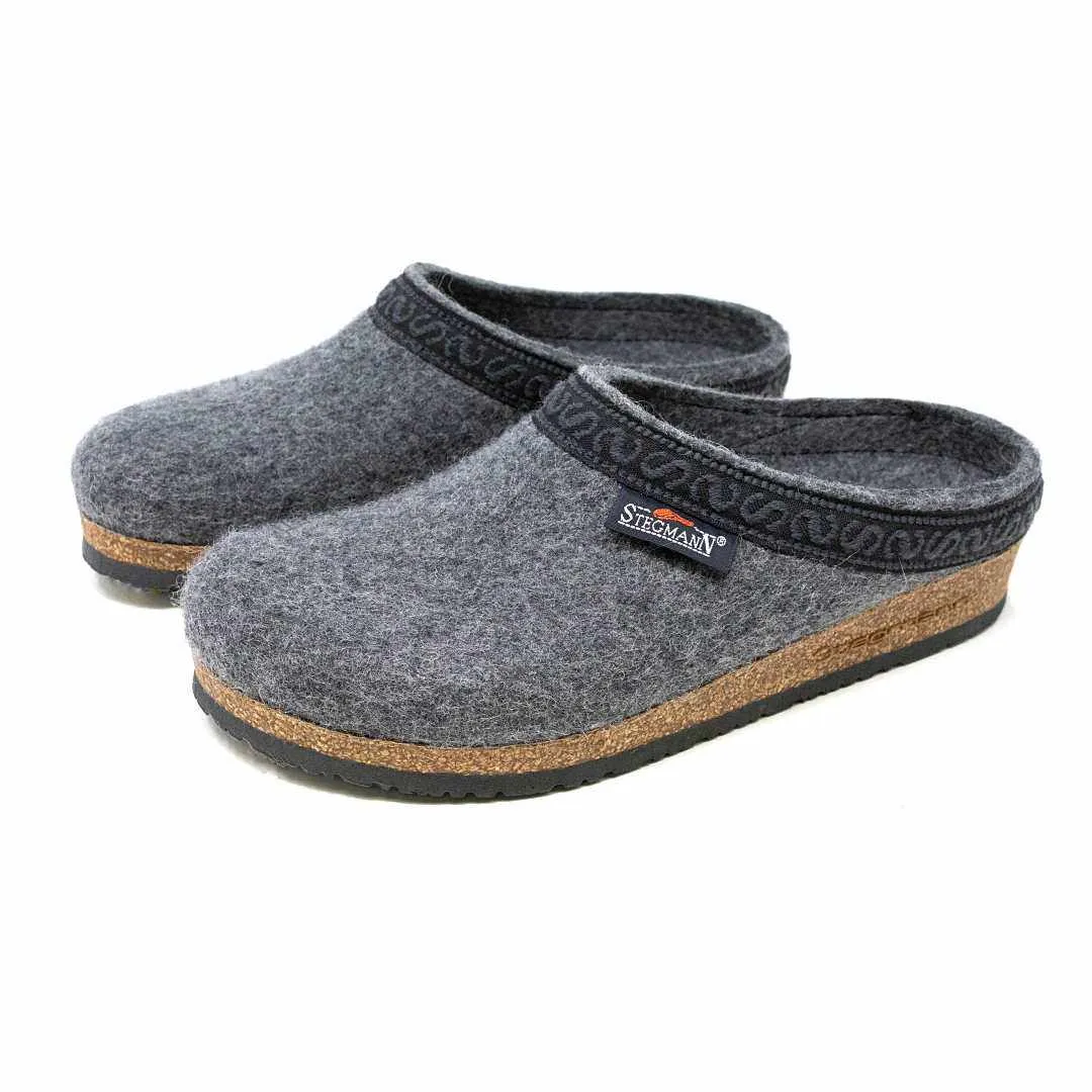 comfort features Women's Original 108 Wool Clog - Medium