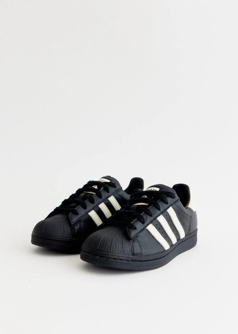 Street Trend x Avavav Superfinger Superstar Sneakers