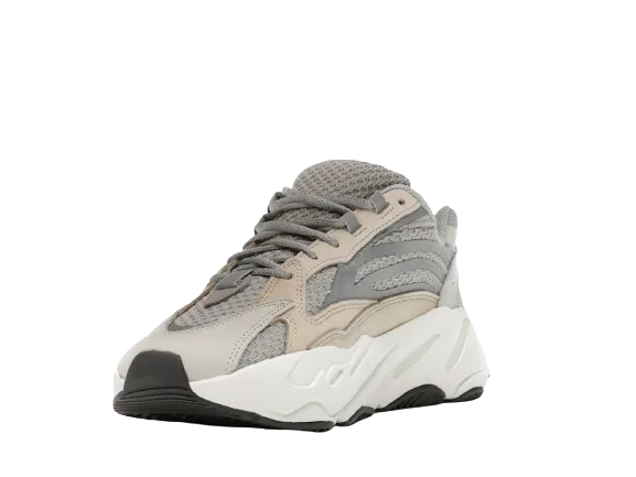 Daily Outfit for people who want a comfortable fit product YZY 700 V2 Cream